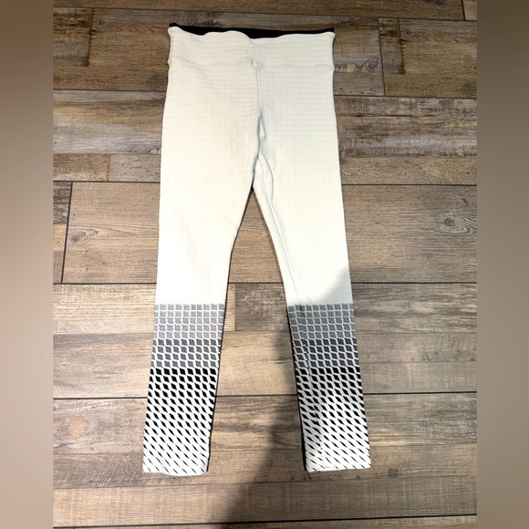 Koral Pants - Koral Leggings Size Medium Pre-loved